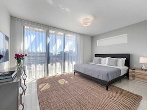 Roupas de cama premium, cofres nos quartos, individualmente decorados