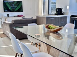 Penthouse - One Bedroom Apartment w/Kitchen and Balcony | Dining room