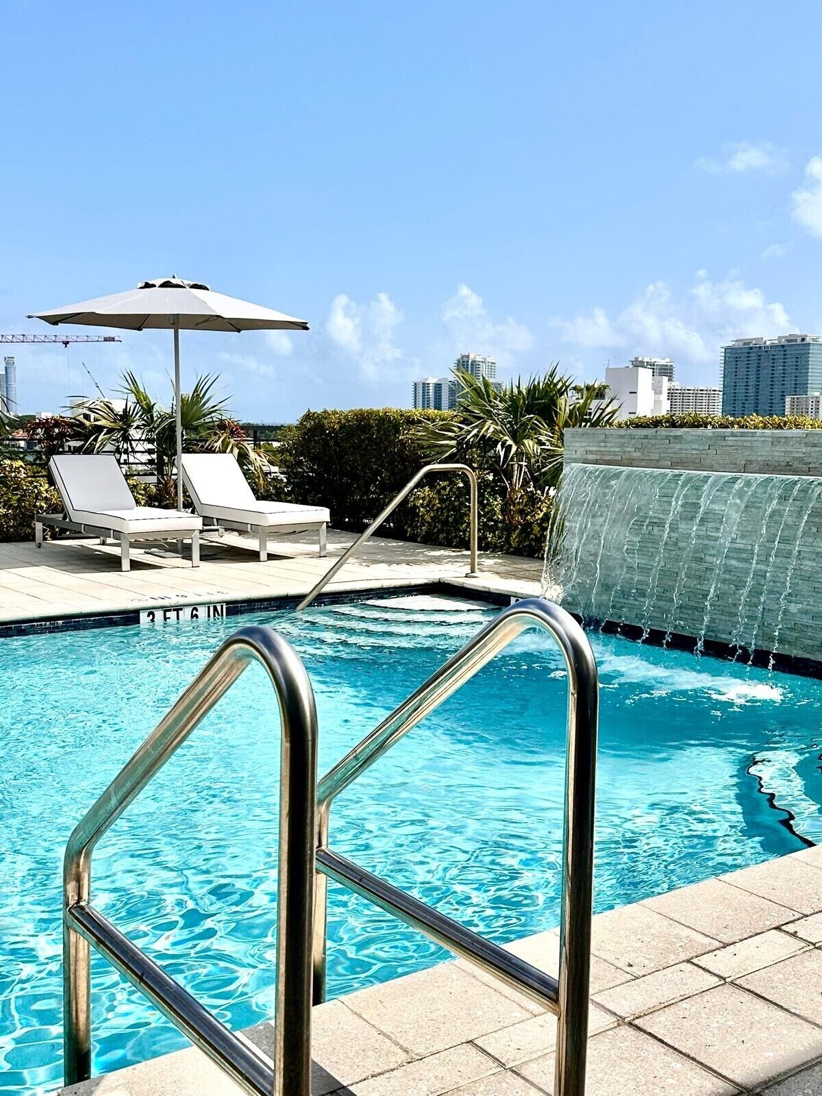 Hồ bơi ngoài trời, mở cửa từ 9:00 đến 21:00, dù/ô trên bãi biển/hồ bơi 