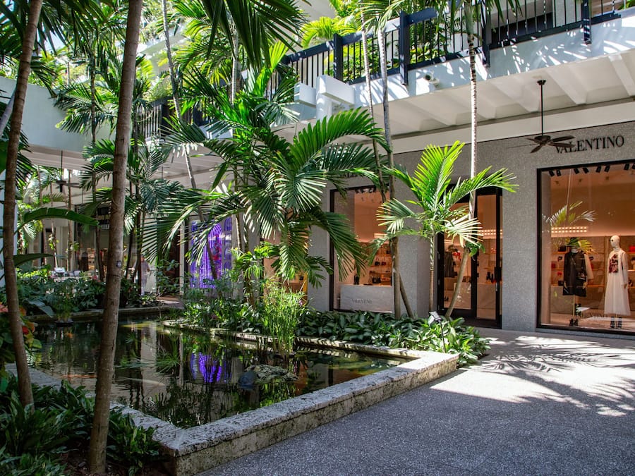 Kedai barangan berjenama