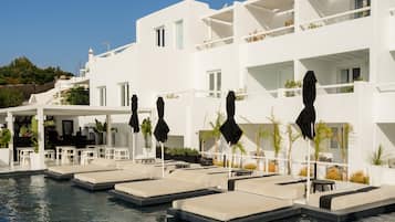 Outdoor pool, pool umbrellas, sun loungers