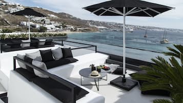 Family Duplex, Sea View (Panoramic) | Minibar, in-room safe, individually decorated, individually furnished