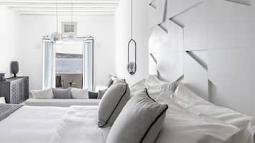 Junior Suite, Sea View | Minibar, in-room safe, individually decorated, individually furnished