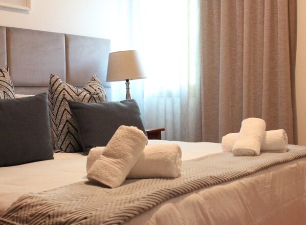 Townhome, 6 Bedrooms, Non Smoking - Ka Maxakeni Guest house (Maputo)