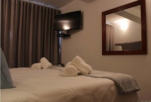 Townhome, 6 Bedrooms, Non Smoking - Ka Maxakeni Guest house (Maputo)