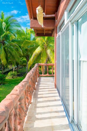 Balcony - Casa - Chalet Quitasombrero Beach View (Puerto San Jose)