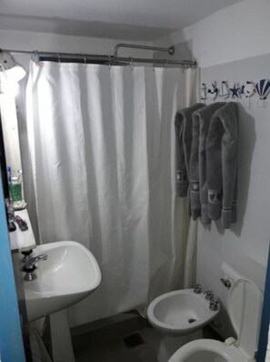 Standard House, 2 Bedrooms, Private Bathroom | Bathroom