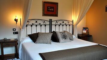 Svit | Skrivbord, mörklÀggningsgardiner, gratis barnsÀngar och gratis wi-fi