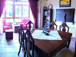 Lobby sitting area - Casa de Trillo (Muxía)
