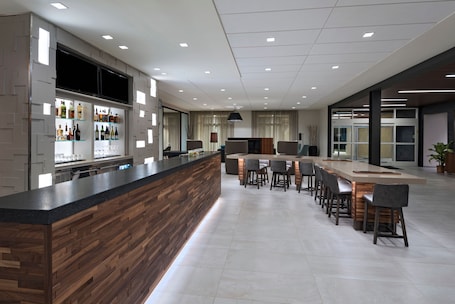 Breakfast and dinner served . Courtyard by Marriott Jackson Madison