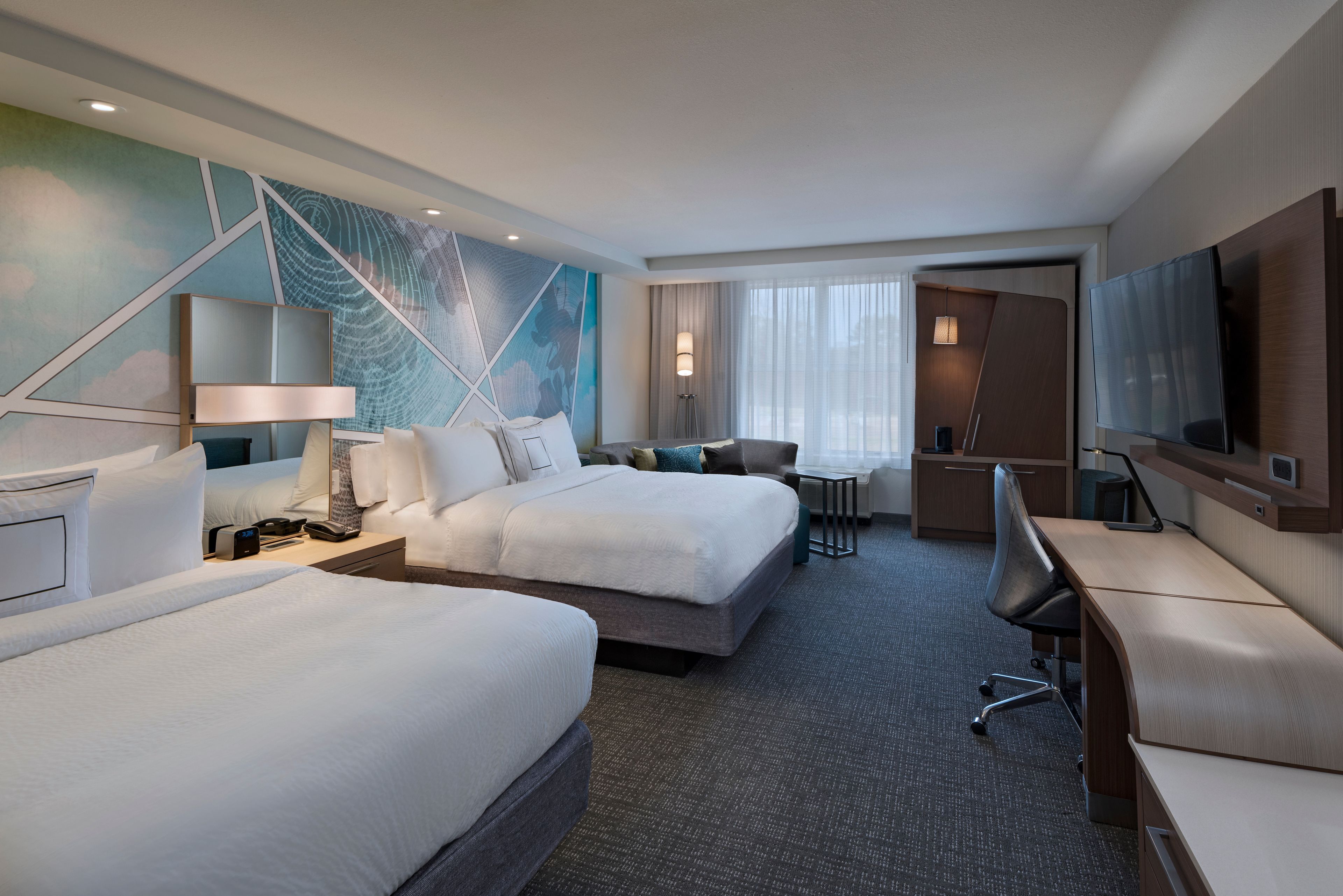 Bàn, khu vực làm việc phù hợp cho laptop, bàn ủi/dụng cụ ủi quần áo 