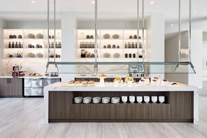 Fridge, coffee/tea maker