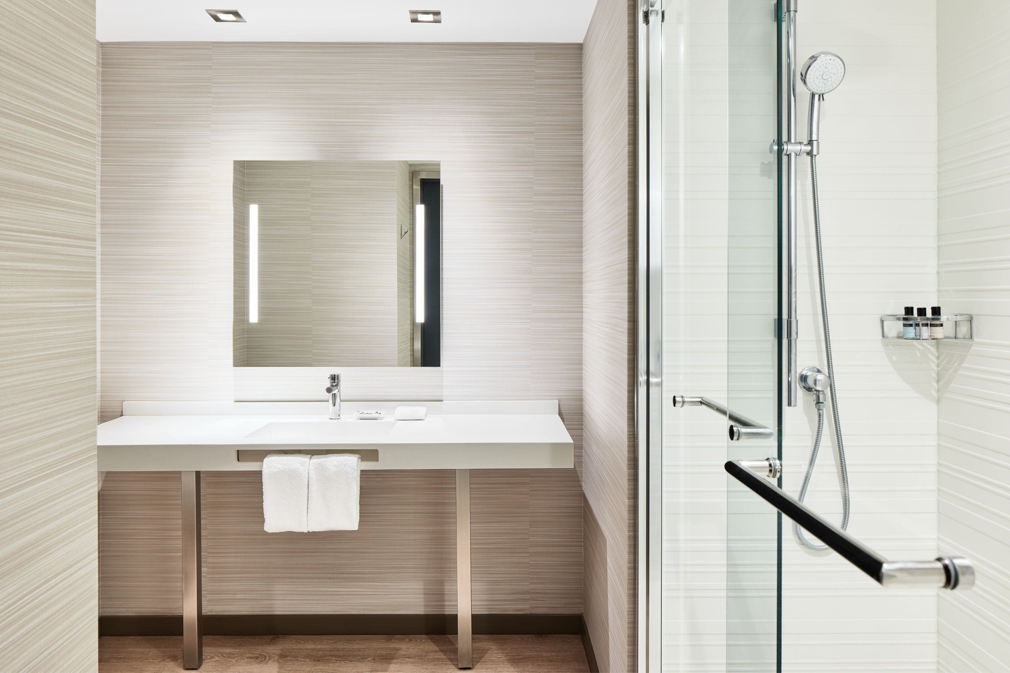 shower, hydromassage showerhead, free toiletries, hair dryer