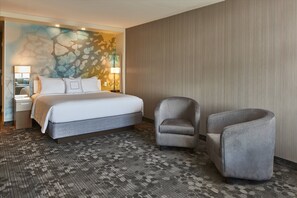In-room safe, desk, iron/ironing board, free WiFi - Courtyard by Marriott Albany Troy/Waterfront (Troy)