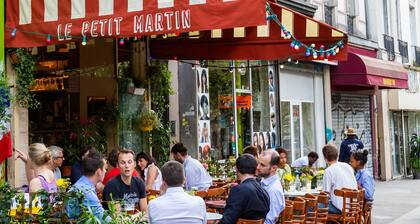 Charmant 2 chambres 2 salles de bain appartement par Le Marais (Veeve)