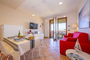 TV - Appartamento Vista Lago, Desenzano Del Garda, Italy (Desenzano Del Garda)