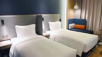 Standard Room, 2 Single Beds | In-room safe, desk, blackout curtains, iron/ironing board
