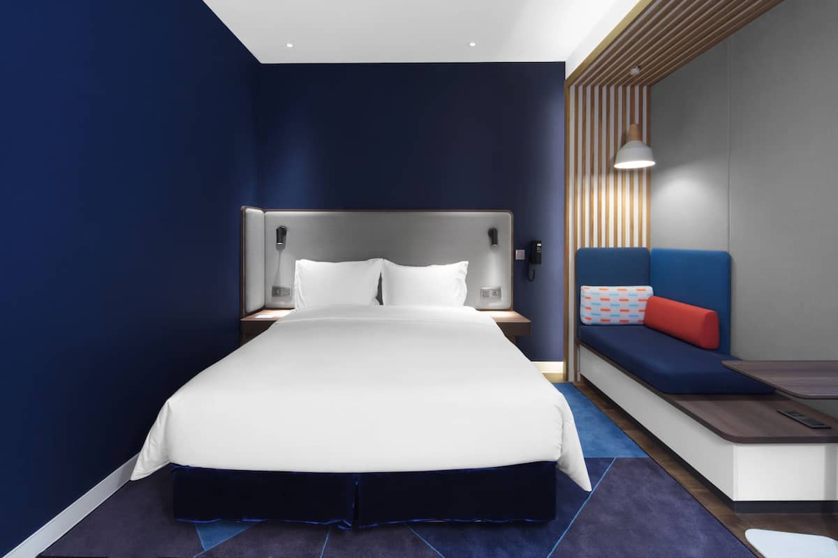 Standard Room, 1 Queen Bed