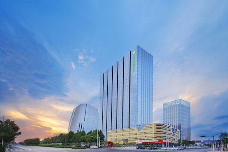 Exterior. Holiday Inn Express Zhengzhou Longzi Lake by IHG