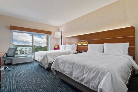 Holiday Inn Express Suites Orlando Lake Buena Vista, an IHG Hotel - Image 1