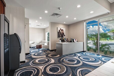 Holiday Inn Express Suites Orlando Lake Buena Vista, an IHG Hotel - Image 4