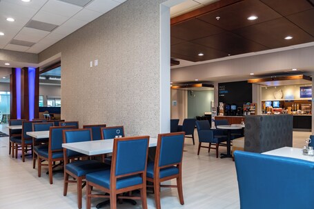 Holiday Inn Express Suites Orlando Lake Buena Vista, an IHG Hotel - Image 32