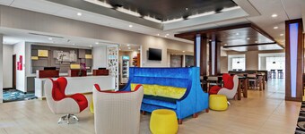 Holiday Inn Express & Suites Orlando - Lake Buena Vista by IHG