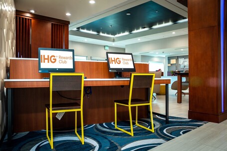 Holiday Inn Express Suites Orlando Lake Buena Vista, an IHG Hotel - Image 11