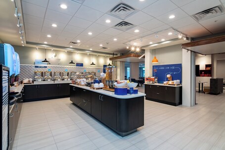 Holiday Inn Express Suites Orlando Lake Buena Vista, an IHG Hotel - Image 8