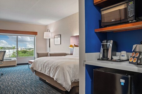Holiday Inn Express Suites Orlando Lake Buena Vista, an IHG Hotel - Image 18