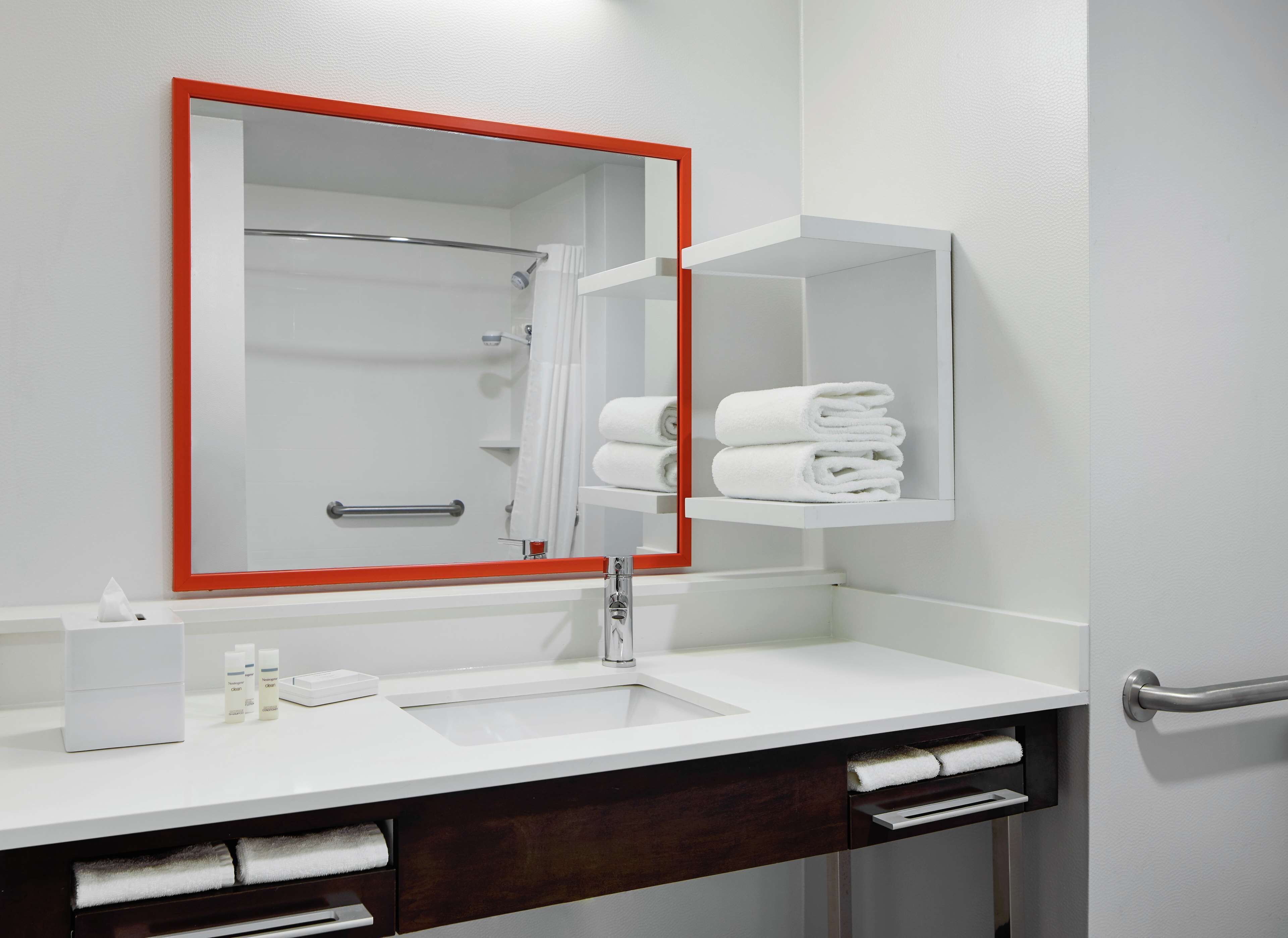 2 queen beds accessible, tub | bathroom | combined shower/bathtub, free toiletries, hair dryer, towels