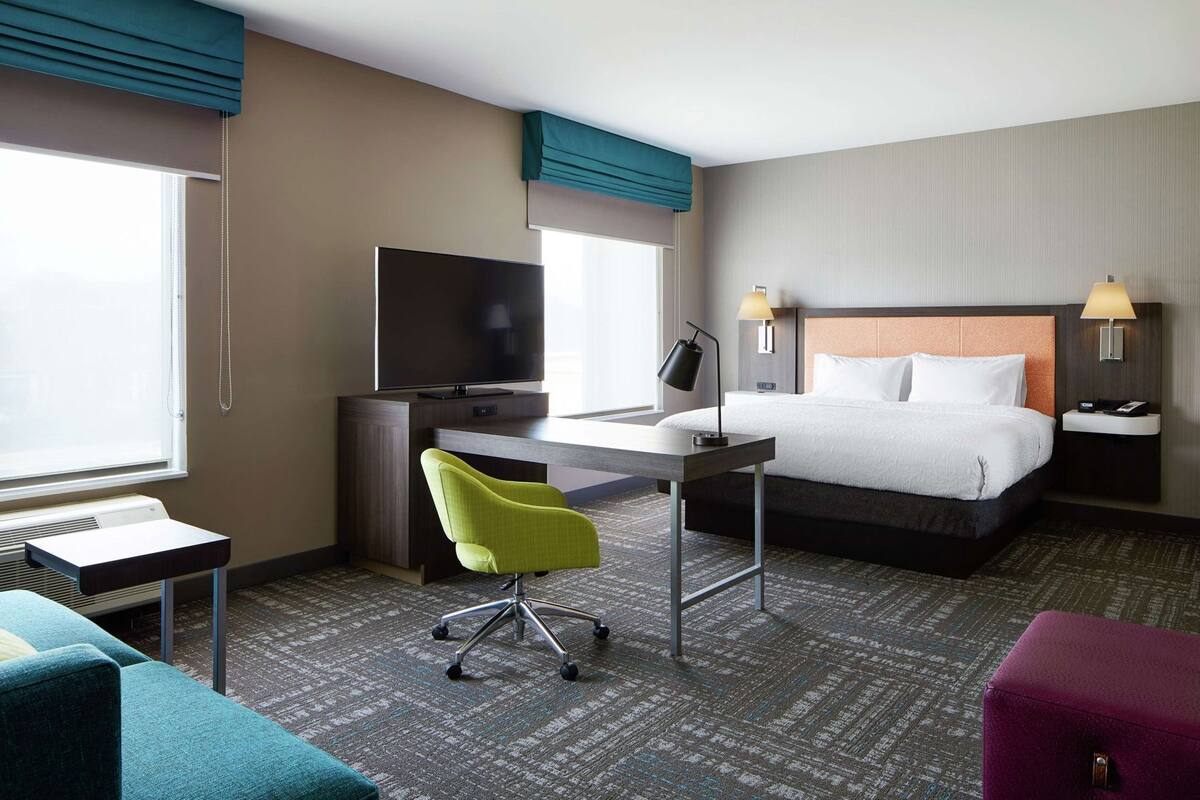 Hypo-allergenic bedding, in-room safe, desk, laptop workspace