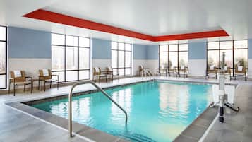 Una piscina cubierta