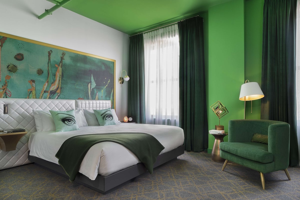Egyptian cotton sheets, premium bedding, down comforters, pillowtop beds
