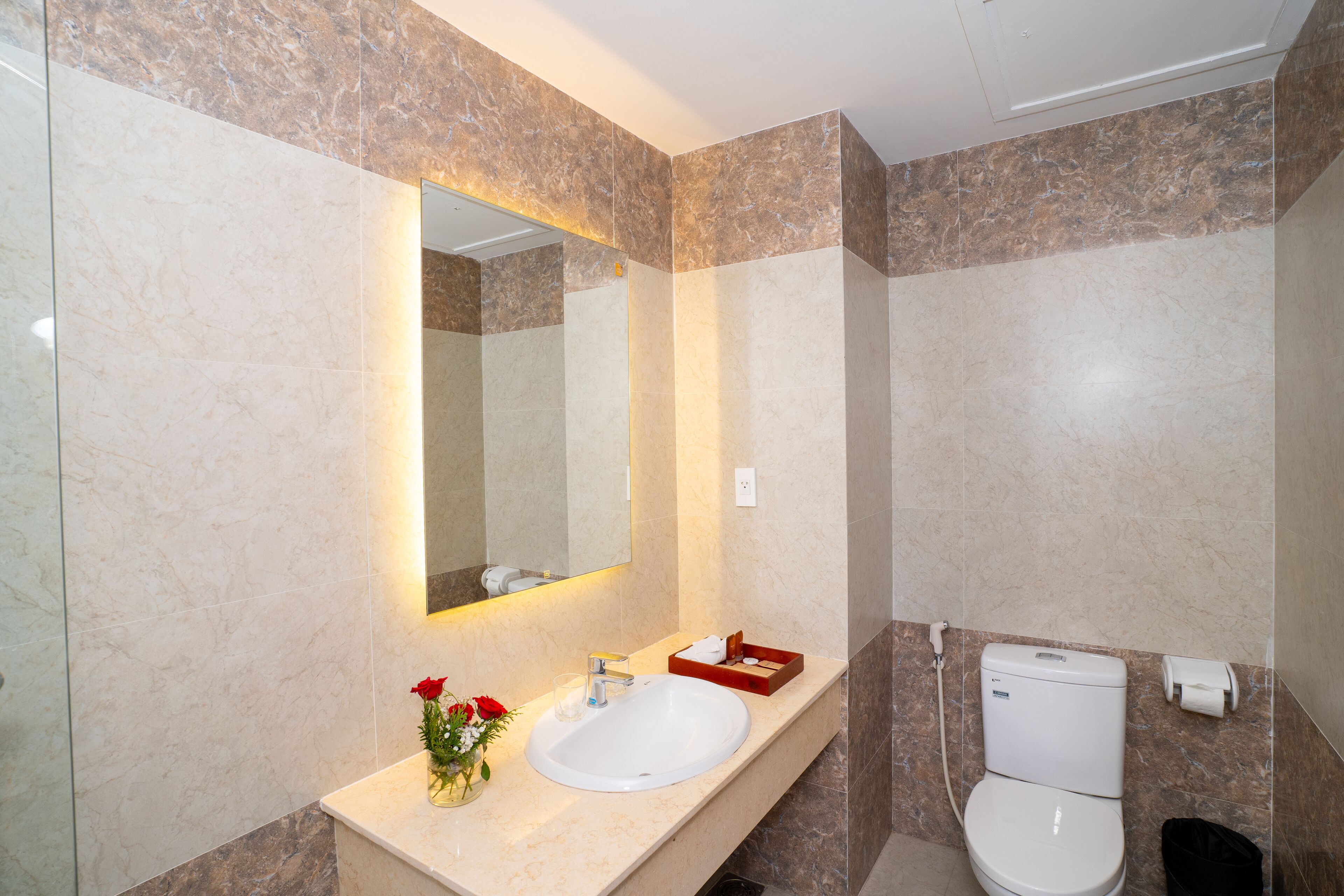 deluxe twin room | bathroom | free toiletries, hair dryer, slippers, towels