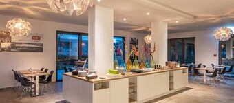 데크 8 디자인호텔.수스트