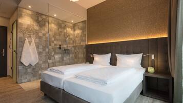 Design Room, 1 Queen Bed, Non Smoking | Hypo-allergenic bedding, in-room safe, desk, laptop workspace