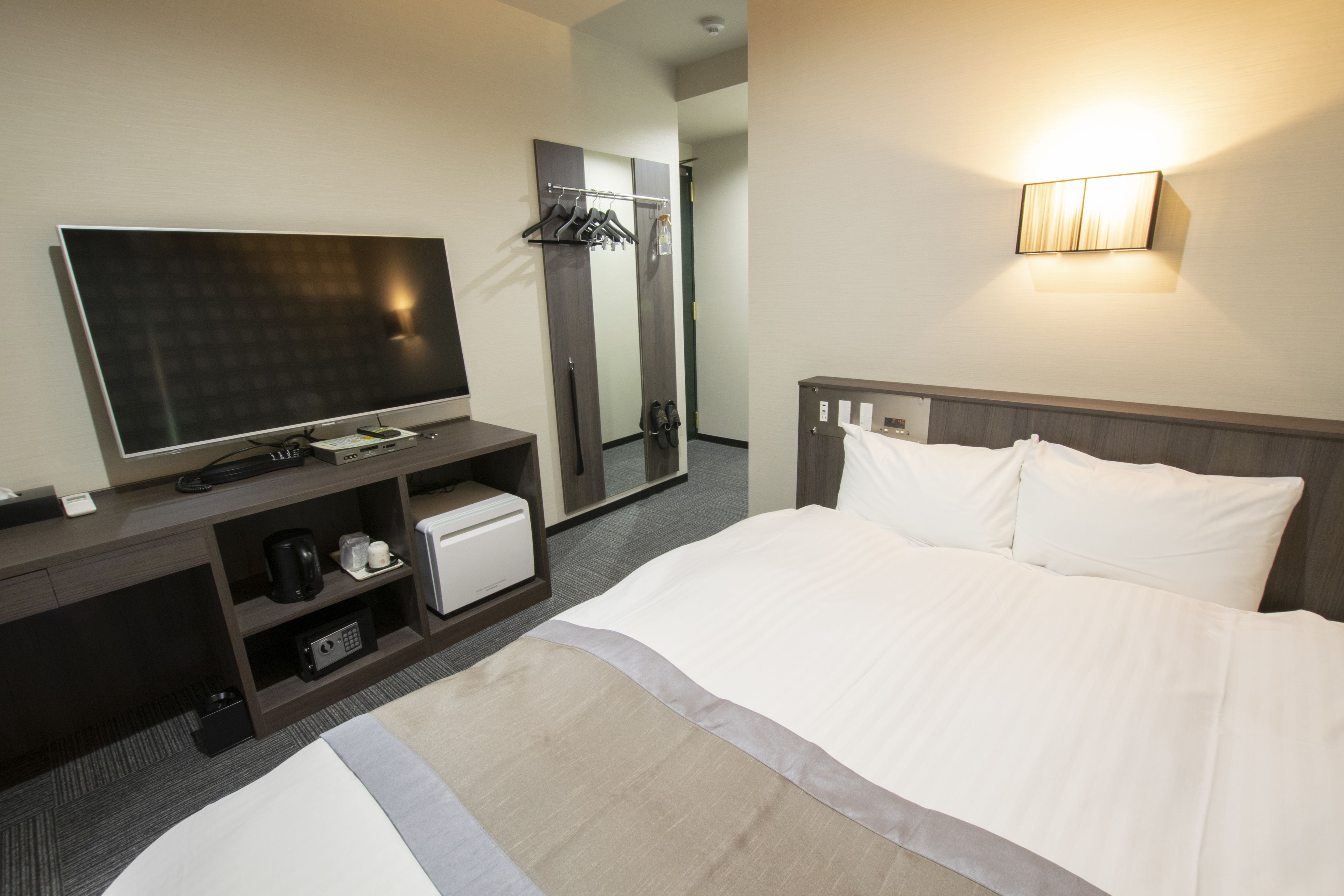 premium bedding, in-room safe, desk, blackout curtains