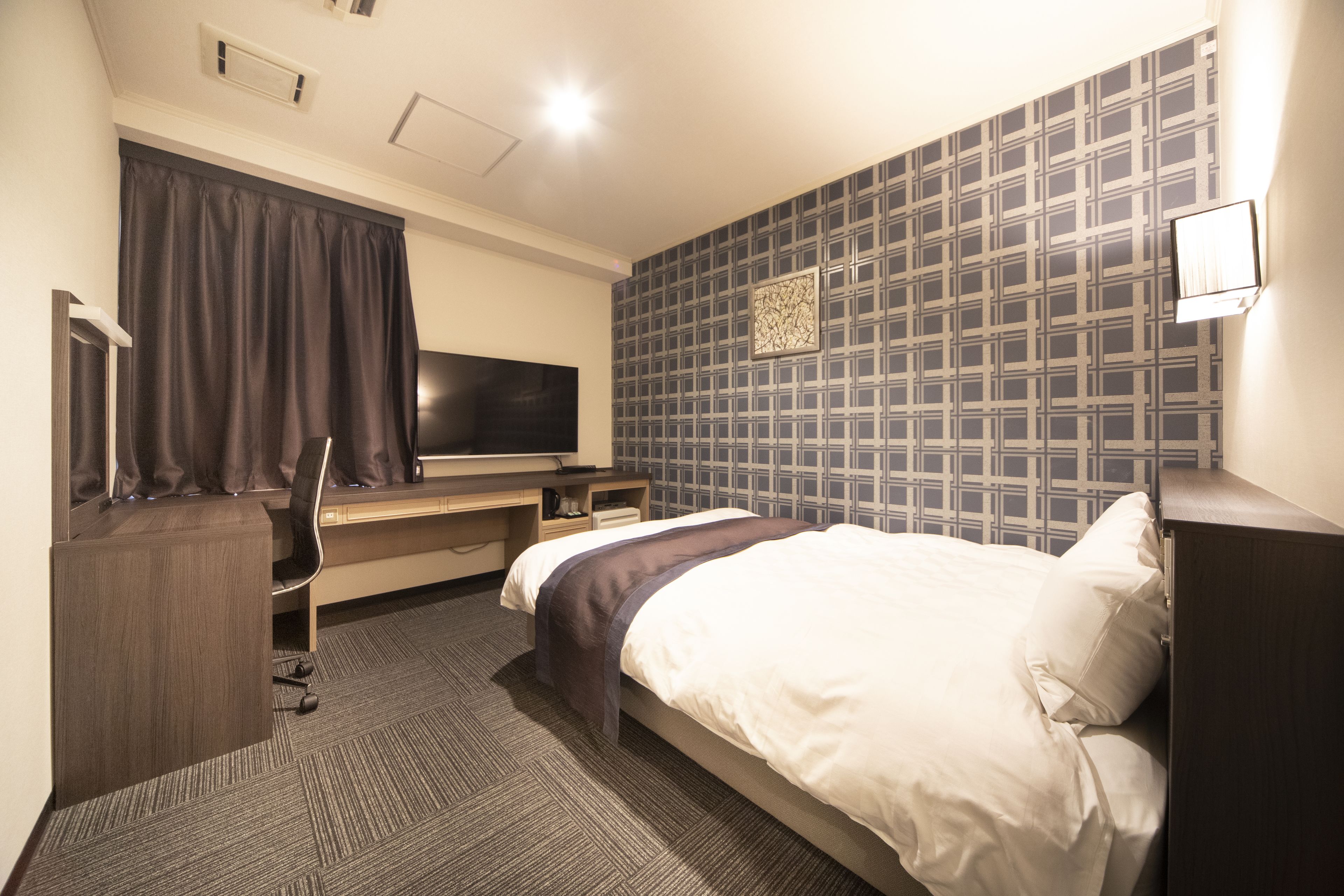 deluxe double room, non smoking | premium bedding, in-room safe, desk, blackout curtains