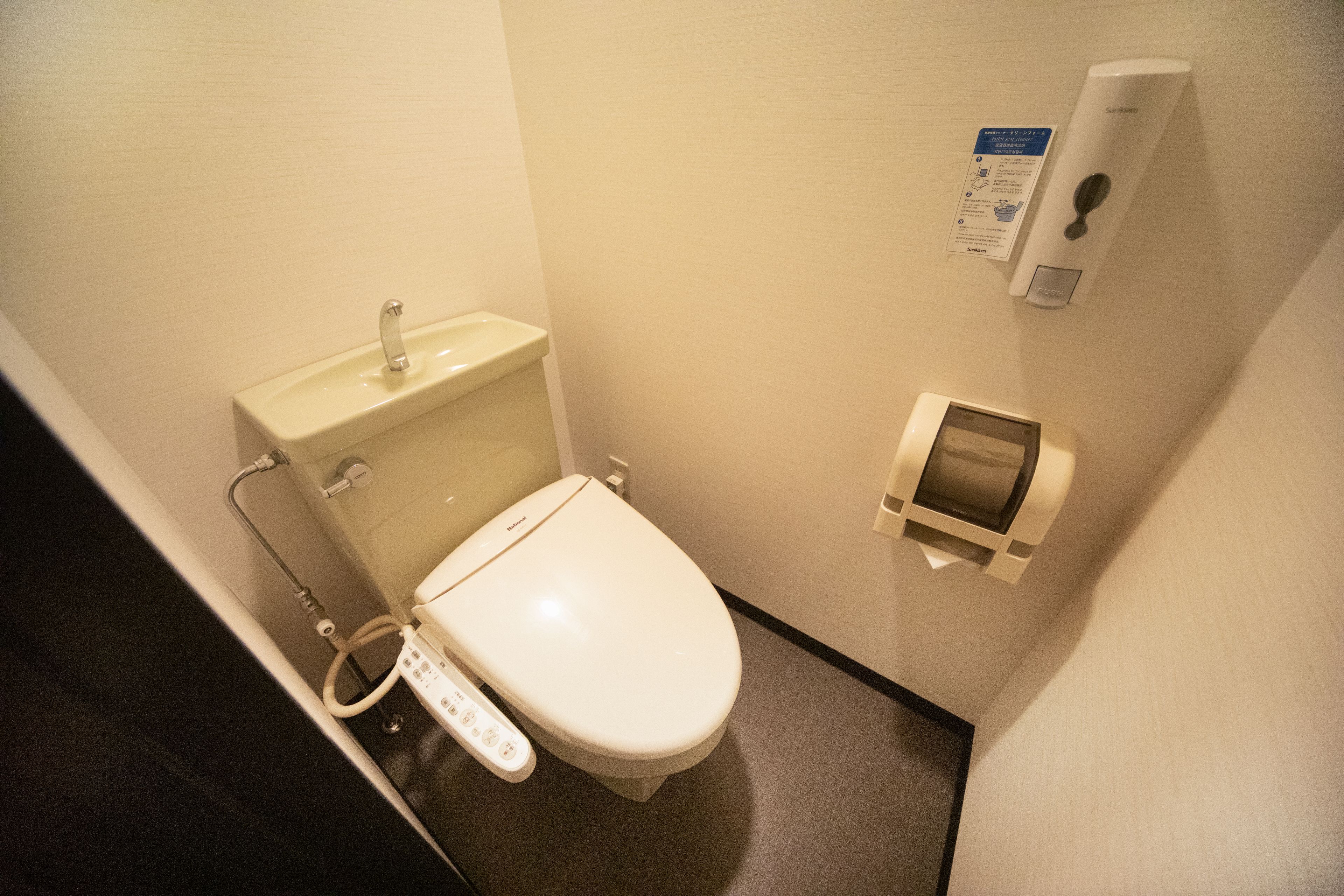 combined shower/bathtub, free toiletries, hair dryer, slippers