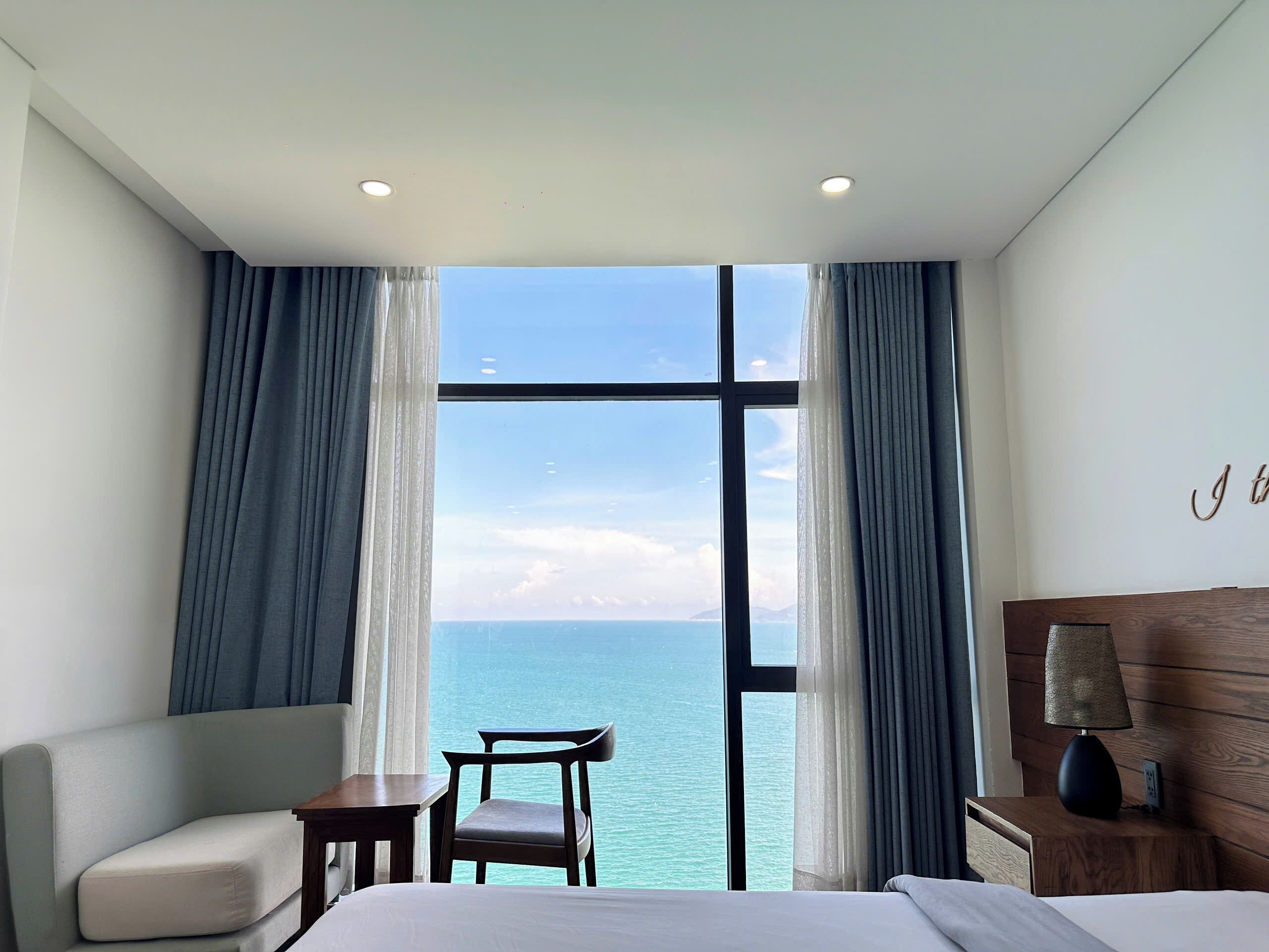 Deluxe Double or Twin Room, Ocean View | Premium bedding, minibar, in-room safe, desk