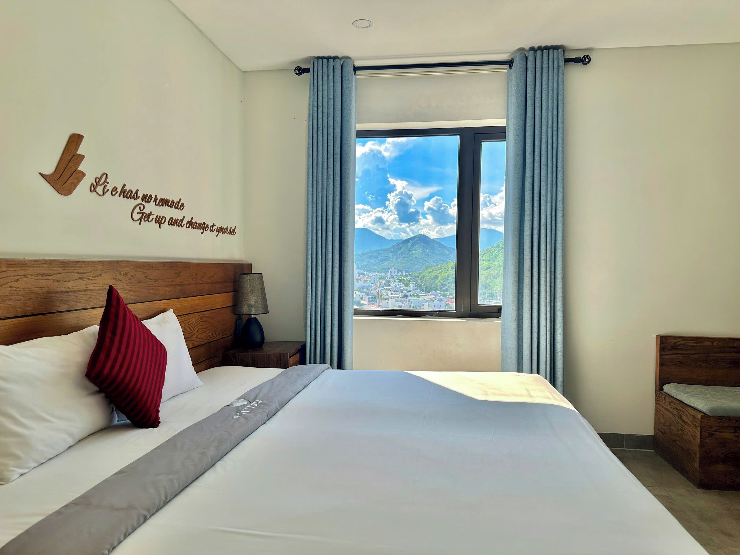 디럭스룸, 시내 전망 (Senior) | 고급 침구, 미니바, 객실 내 금고, 책상