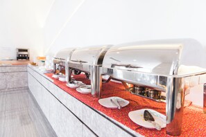 Daily buffet breakfast for a fee - K.S. Pavilion Hotel (Nakhon Ratchasima)
