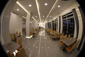 Päivittäinen buffetaamiainen (200 THB per henkilö)