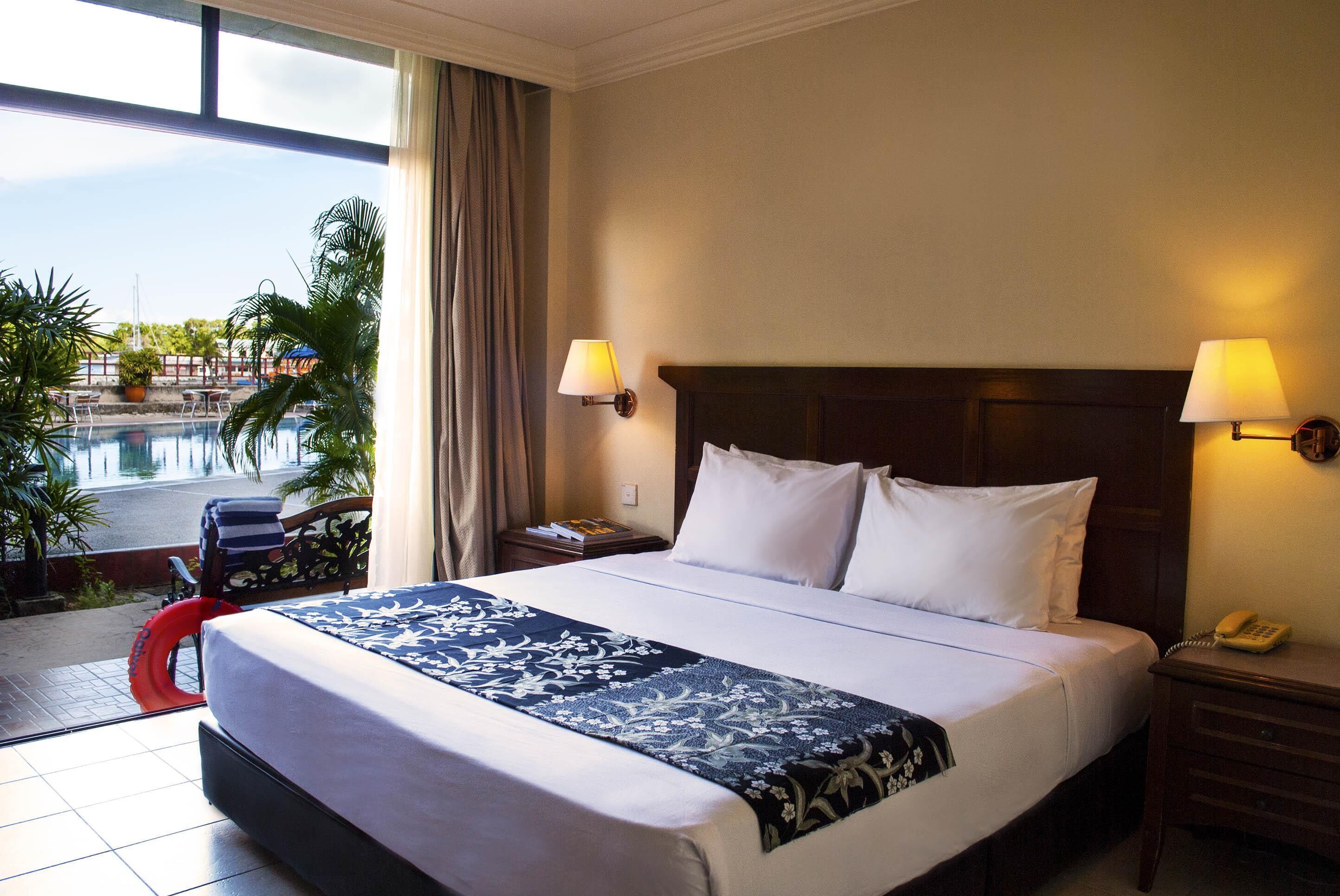 Premium bedding, desk, blackout drapes, soundproofing