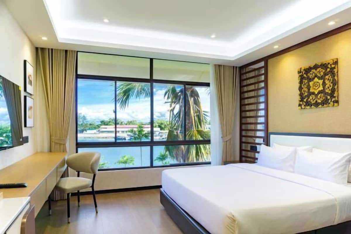 Premium bedding, desk, blackout curtains, soundproofing