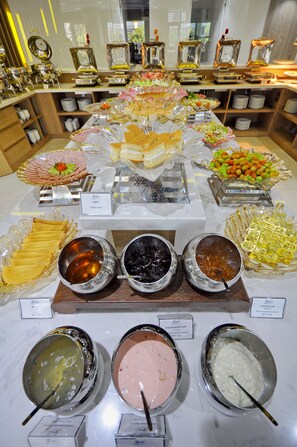 Frukostbuffé varje dag (VND 150000 per person)