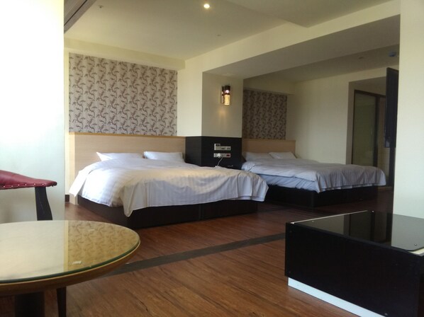 Deluxe Quadruple Room, Multiple Beds, Non Smoking