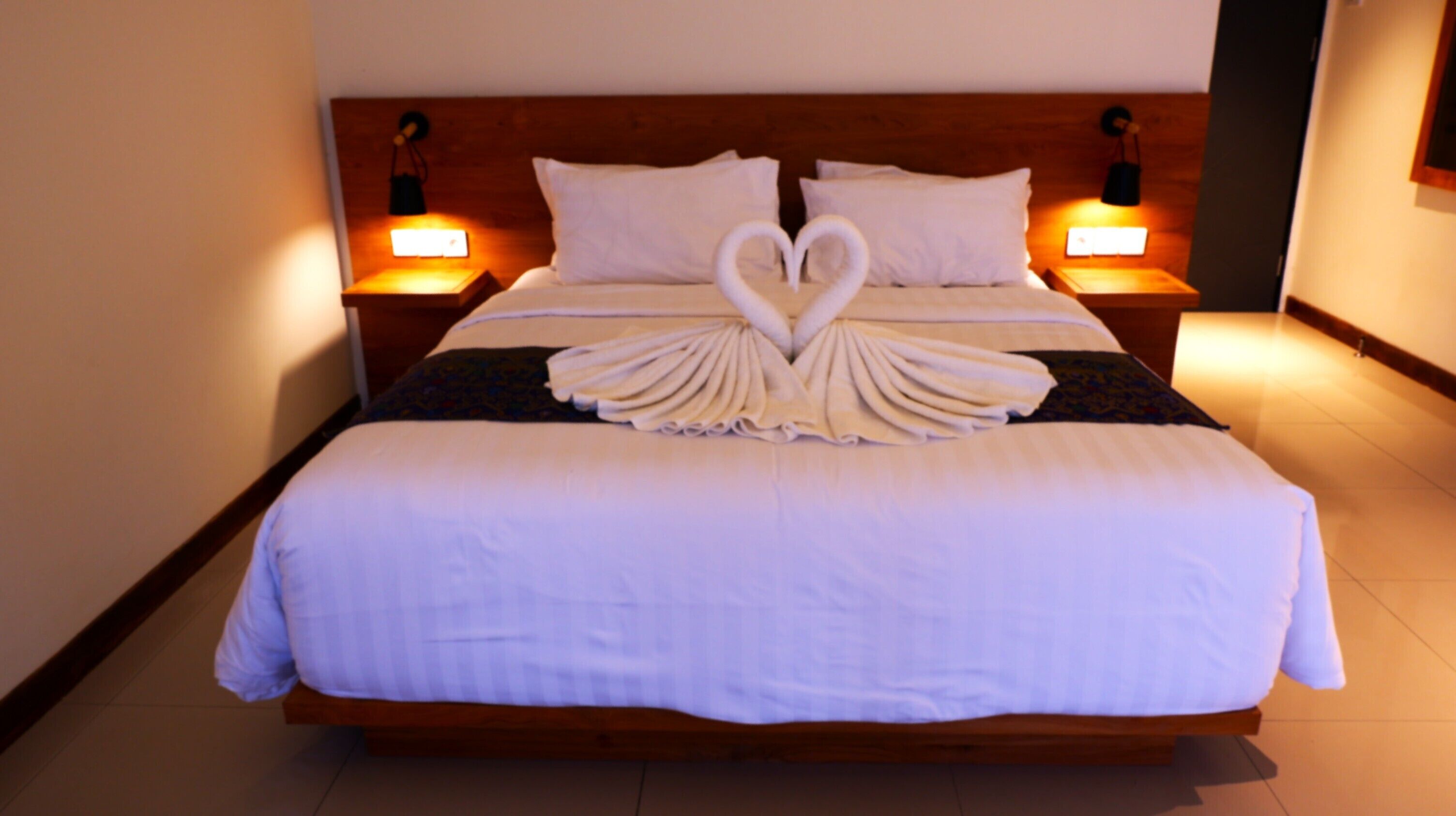 Ropa de cama de alta calidad, minibar, escritorio y wifi gratis 