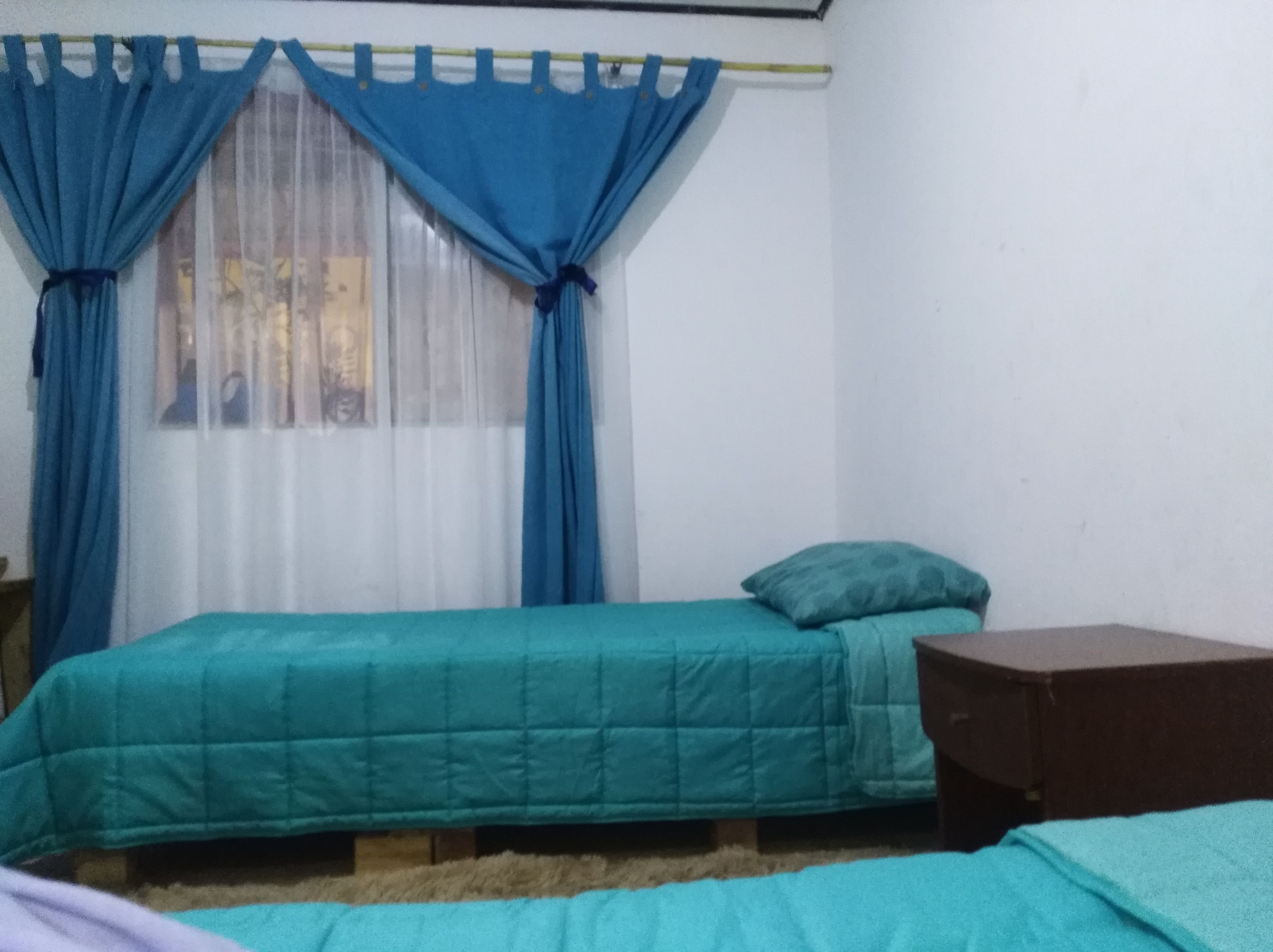 Twin Room, 2 Twin Beds, Shared Bathroom | Bathroom amenities